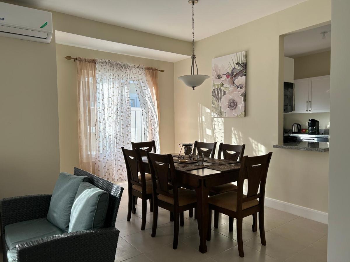 Seamist Villa @Oceanpointe Lucea Comfy 2Br W/Pool Gym & Parking Екстер'єр фото