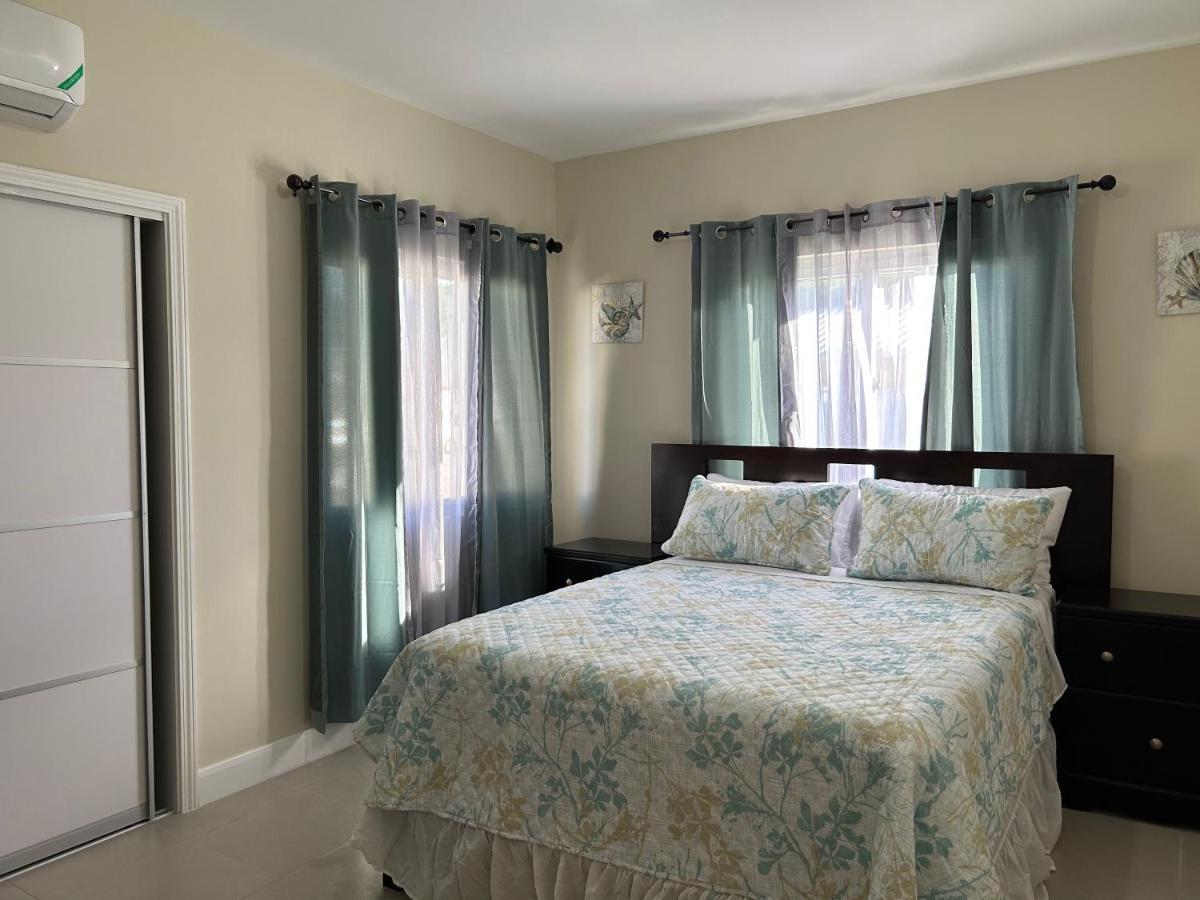 Seamist Villa @Oceanpointe Lucea Comfy 2Br W/Pool Gym & Parking Екстер'єр фото