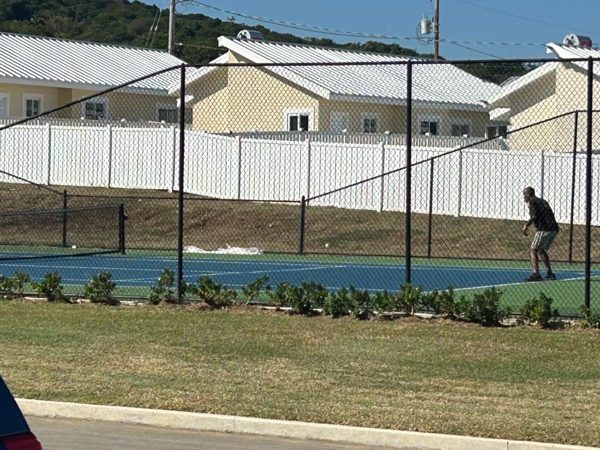 Seamist Villa @Oceanpointe Lucea Comfy 2Br W/Pool Gym & Parking Екстер'єр фото