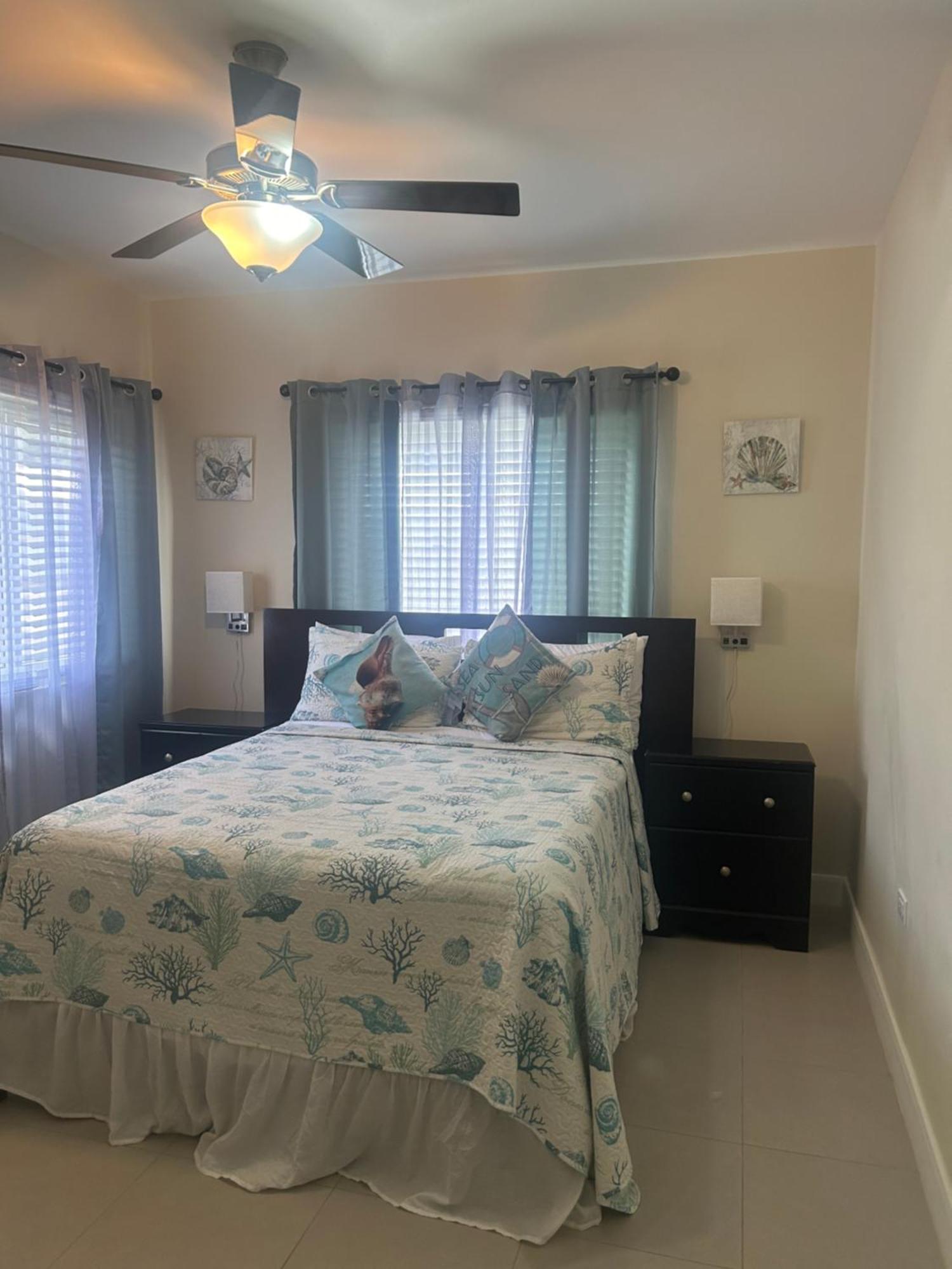Seamist Villa @Oceanpointe Lucea Comfy 2Br W/Pool Gym & Parking Екстер'єр фото