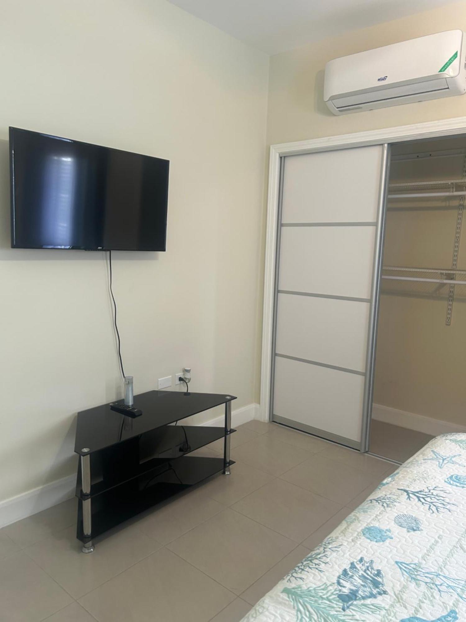 Seamist Villa @Oceanpointe Lucea Comfy 2Br W/Pool Gym & Parking Екстер'єр фото